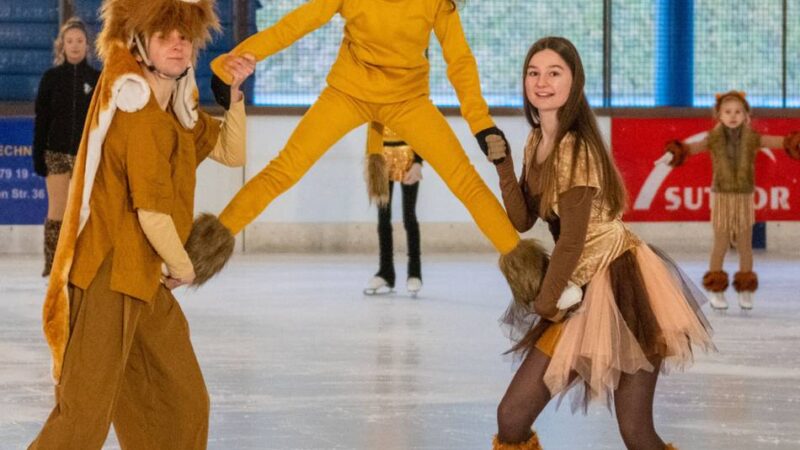Eismärchen im Eissport- und Eventpark Grefrath: Proben für „Der ewige Kreis“ laufen auf Hochtouren