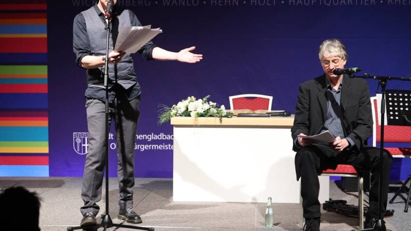Poetry Slam von Marco Jonas Jahn und Markim Pause in Mönchengladbach: „Aber wo schlägt das Herz deiner Stadt?“