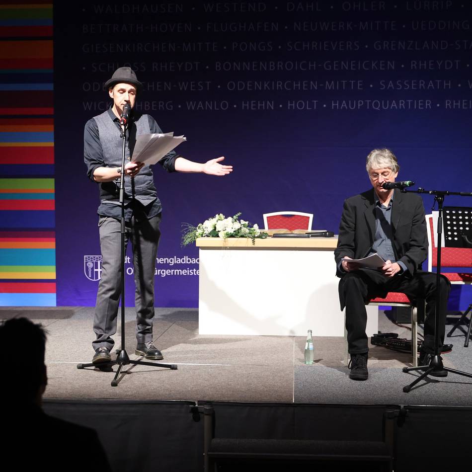 Poetry Slam von Marco Jonas Jahn und Markim Pause in Mönchengladbach: „Aber wo schlägt das Herz deiner Stadt?“