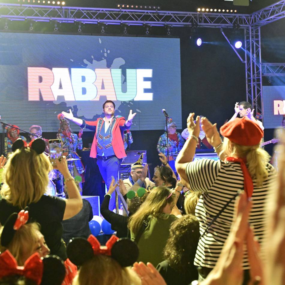 Karneval in Mönchengladbach: Prinzenpaar holt „Rabaue“ für Benefizkonzert ins „Westend“