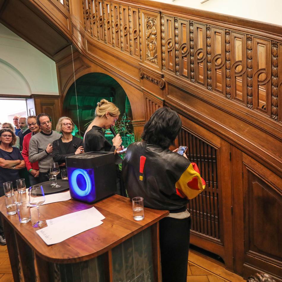 Ausstellung von Linda Skellington und Franciis Frings: Kunstverein 701 startet ins neue Kulturjahr – mit abgedrehter Perfomance