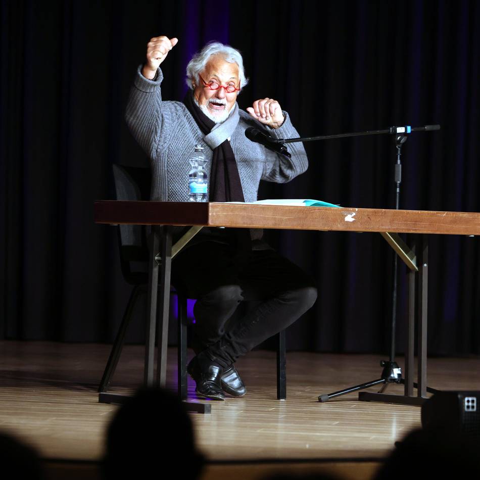 Kabarett in Korschenbroich: Als Konrad Beikircher beinahe im Nassen auf der Bühne stand