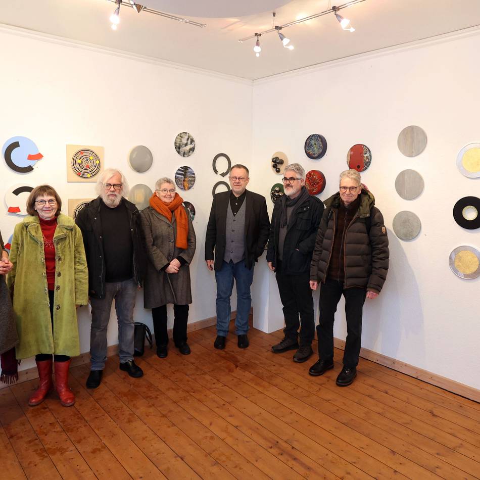 Kunstraum No. 10 in Mönchengladbach: Galerie wird 25 Jahre alt – und feiert mit bunten Baumscheiben