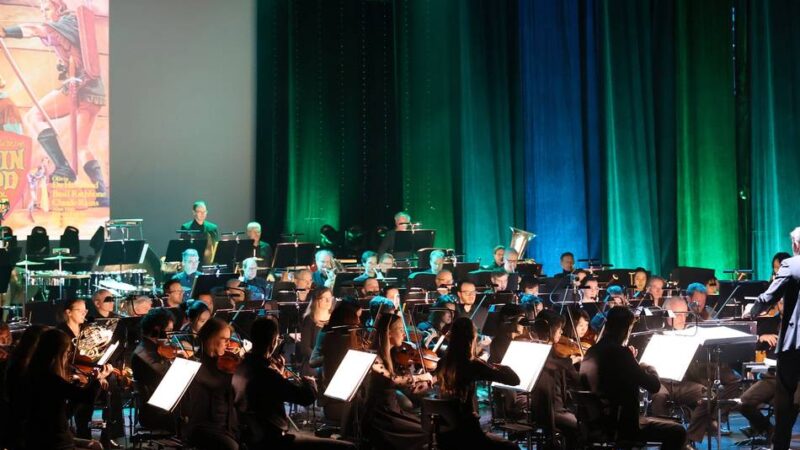 Niederrheinischen Sinfoniker in Mönchengladbach: Orchester entführt Publikum in oscarreife Klangwelten