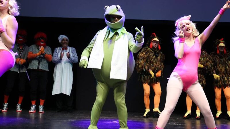 Karneval in Mönchengladbach: Applaus, Applaus, Applaus! Pulvermeister lassen die Muppets tanzen