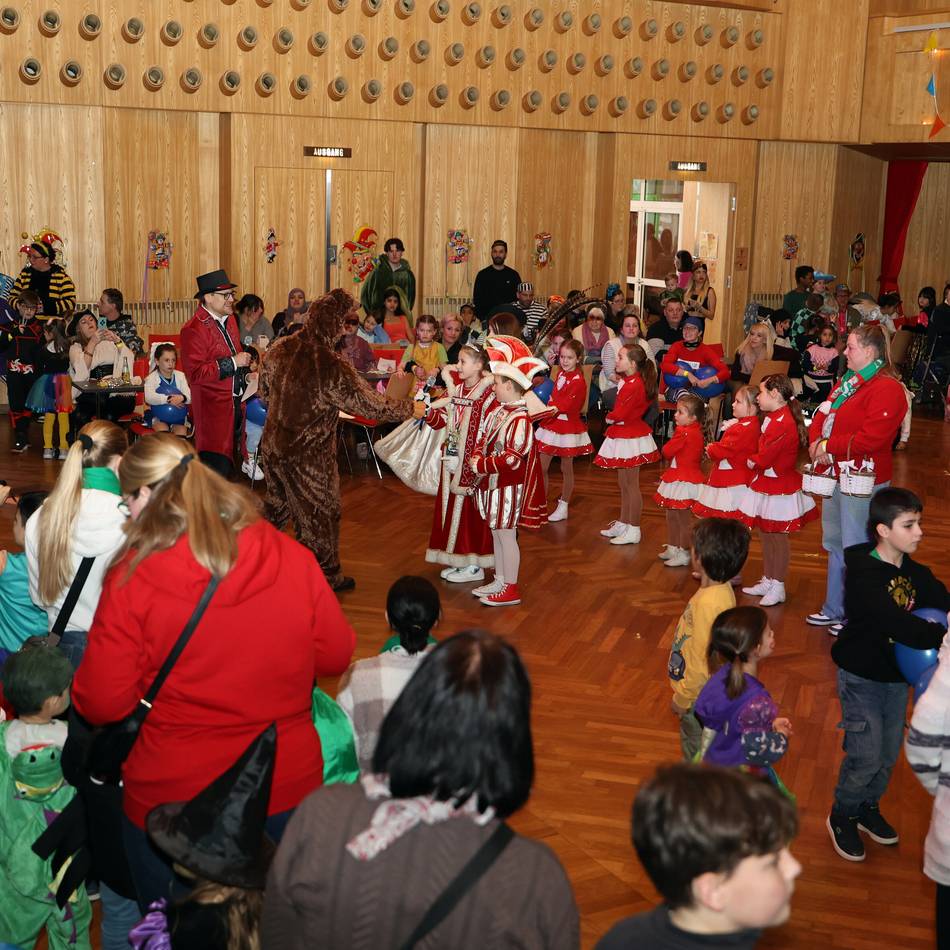 Integrativer Karneval in Mönchengladbach: Piloten, Katzen und Polit-Prominenz als Überraschung