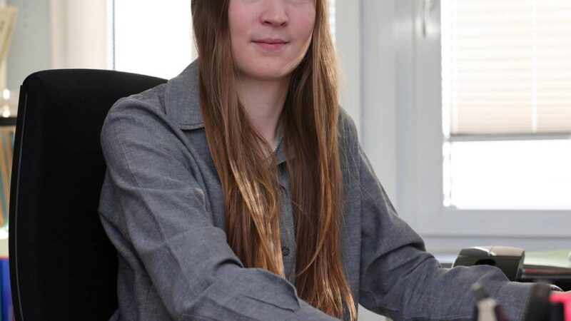 Sie ist Jahrgangsbeste in der Finanzverwaltung NRW: Mit Notizzetteln am Kühlschrank zum Top-Ergebnis