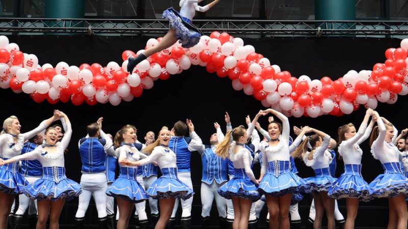 Prinzenpaar-Empfang in Mönchengladbach: Höhenflüge der guten Laune in der Stadtsparkasse
