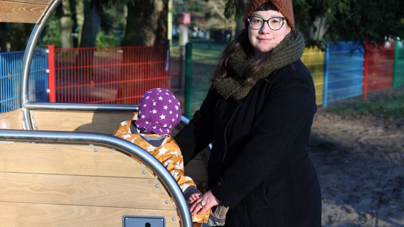 Jetzt auch im Schmölderpark: Mutter aus Mönchengladbach setzt sich für Wickelboards in Parks ein