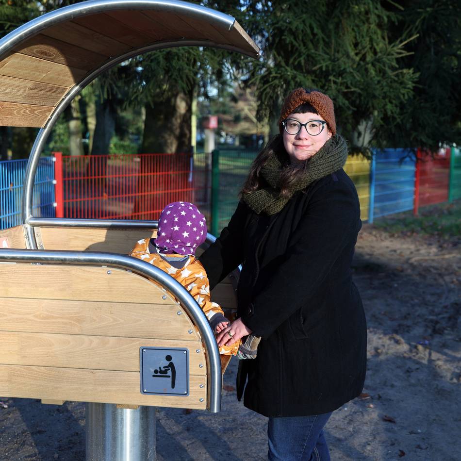 Jetzt auch im Schmölderpark: Mutter aus Mönchengladbach setzt sich für Wickelboards in Parks ein