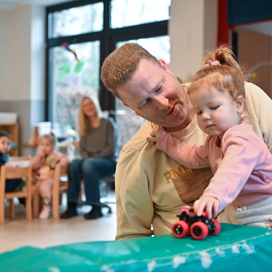 In der Kita einbringen: „Bei der Eingewöhnung ist der Grat zur Einmischung schmal“