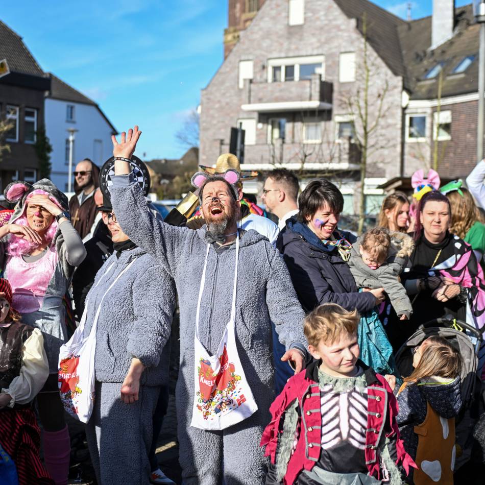 Wegen Baustelle am Bahnhof: Karnevalszug in Aldekerk muss in diesem Jahr einen Umweg nehmen