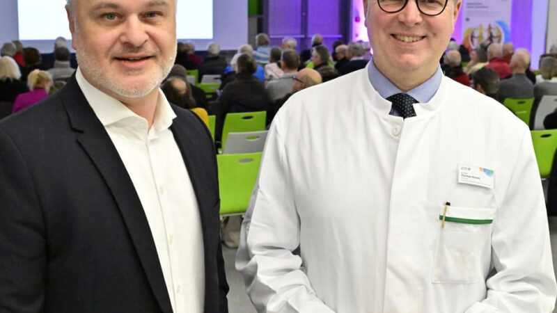 Patientenabend in Mönchengladbach: Bewegung und Kuscheln – was vor Gefäßerkrankungen schützt