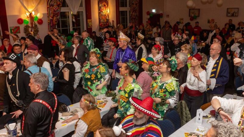 Karneval in Krefeld-Oppum: Mit 88 Jahren – Kostümsitzung der Gesellschaft 1938 zum närrischen Jubiläum