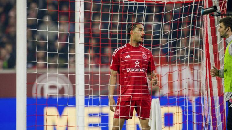 Im Sommer ausgezeichnet, gegen Bielefeld ein Acker: „Der Platz ist desaströs“ – Fortuna-Ärger über schlechten Rasen in der Arena