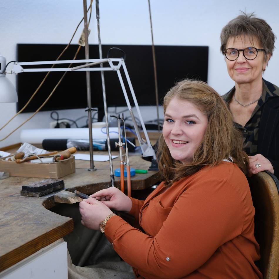 Besonderes Heiligenhauser Handwerk: Stabübergabe in der Goldschmiede
