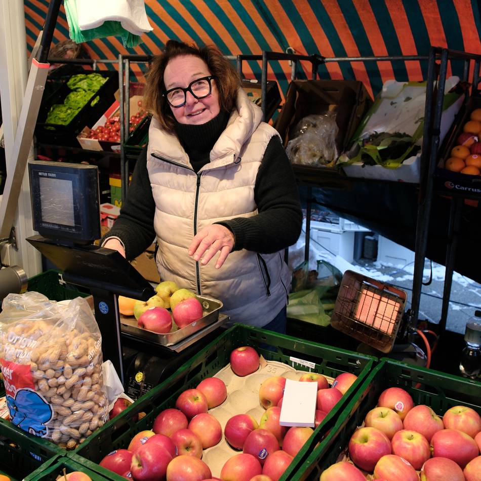 Eisiger Wochenmarkt in Heiligenhaus: „Ich trage fünf Schichten übereinander“