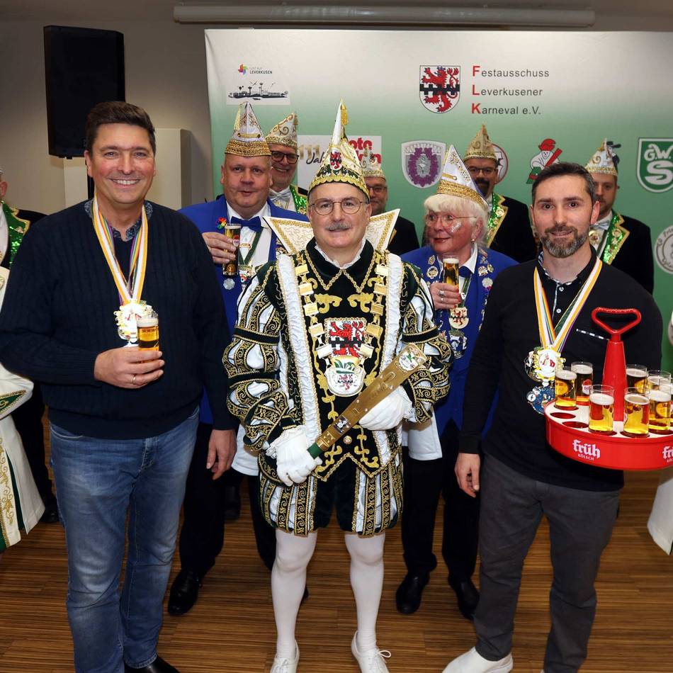 Karneval in Leverkusen: Prinz Rogério I. übernimmt Kommando in Prinzenburg an der Bismarckstraße