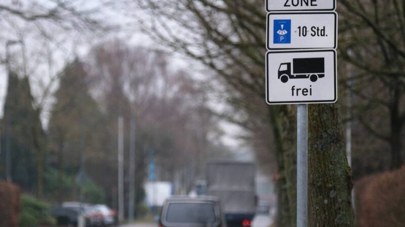 Stadt schnürt Maßnahmen-Paket: Mit Parkscheiben gegen Flughafenparker