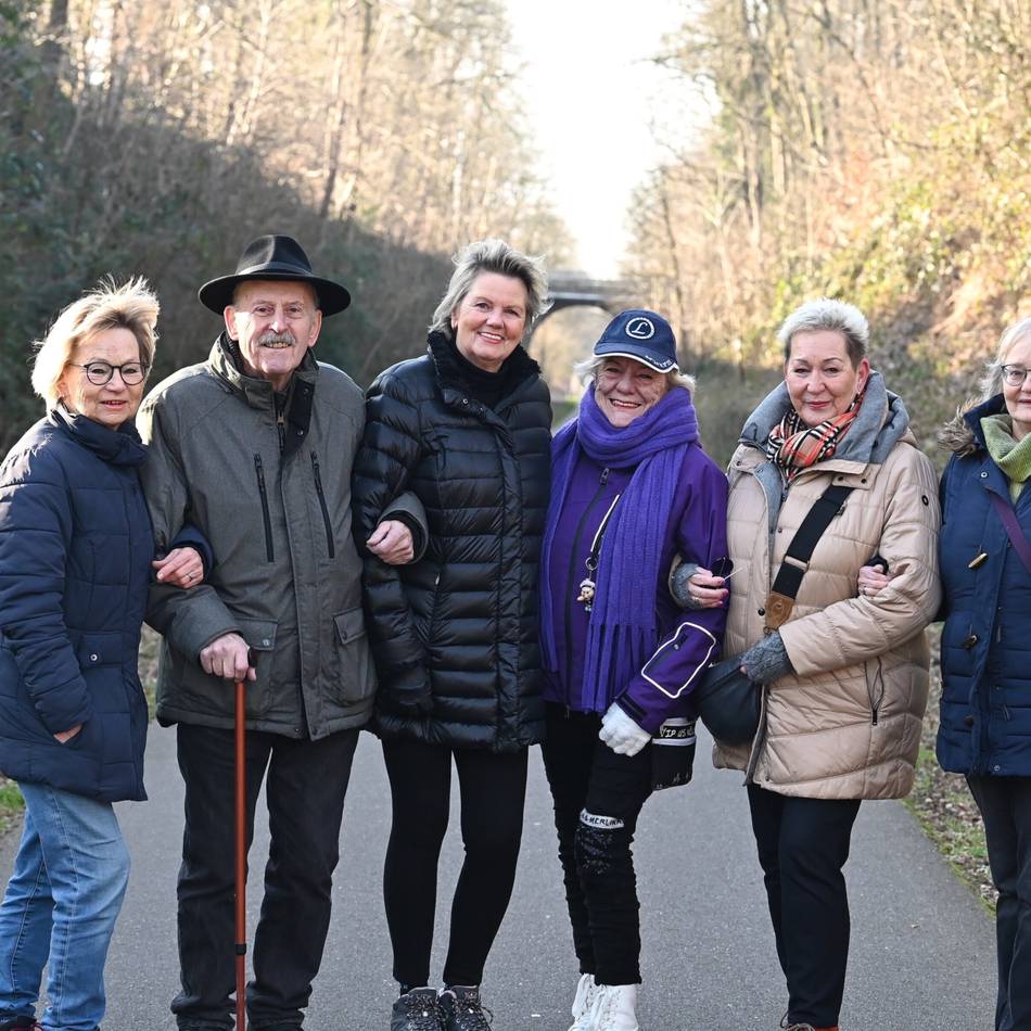 TuS-Spaziergang-Gruppe in Wermelskirchen: Ein „lustiges Trüppchen“ hält sich auf der Trasse fit
