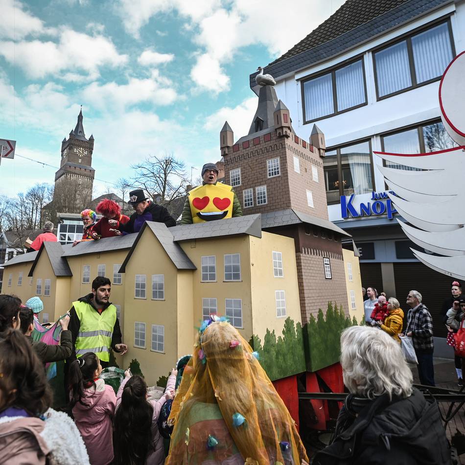 Für Rathaussturm und Rosenmontagszug: Karneval in Kleve – Stadt setzt auf Glasverzicht und klare Regeln