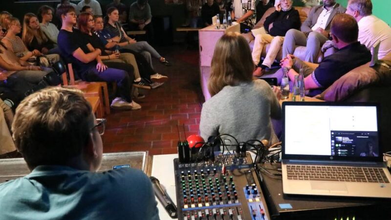 Neue Veranstaltung von JuX: Xantens Jugendliche zu Pizza und Politik eingeladen