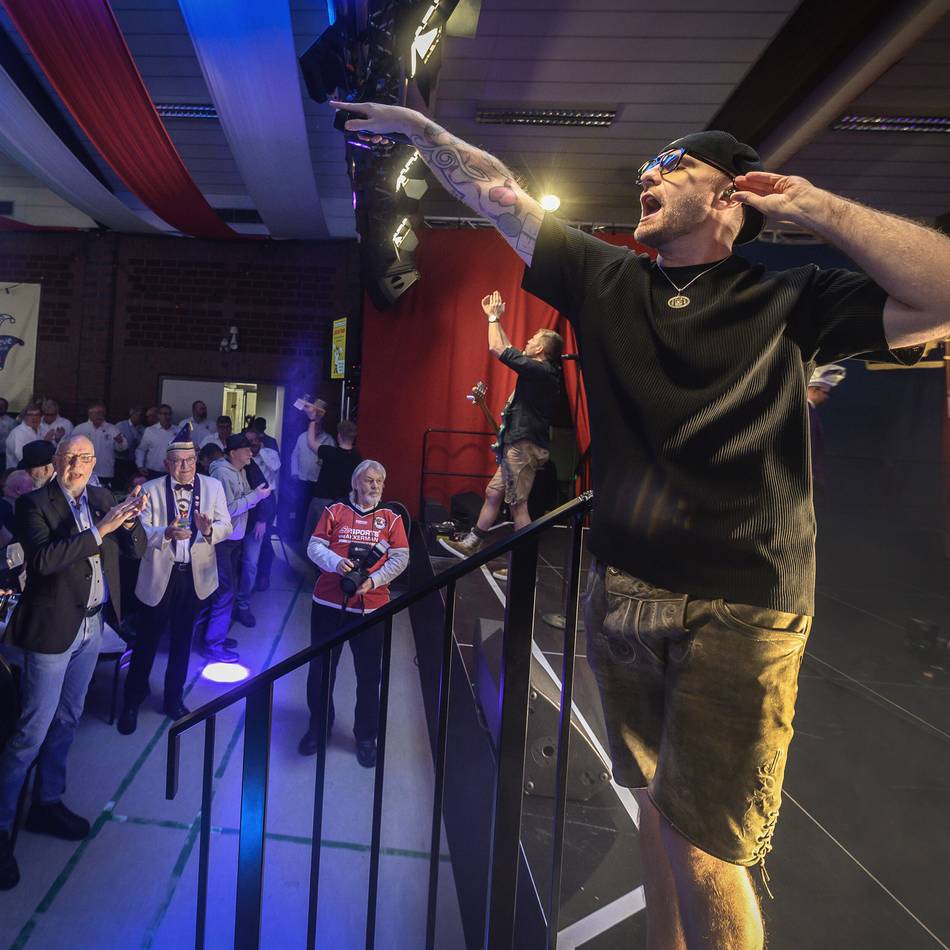 Bier, Bütten – und ein Hauch Romantik in Kleve: So ausgelassen wurde bei der Herrensitzung in Materborn gefeiert