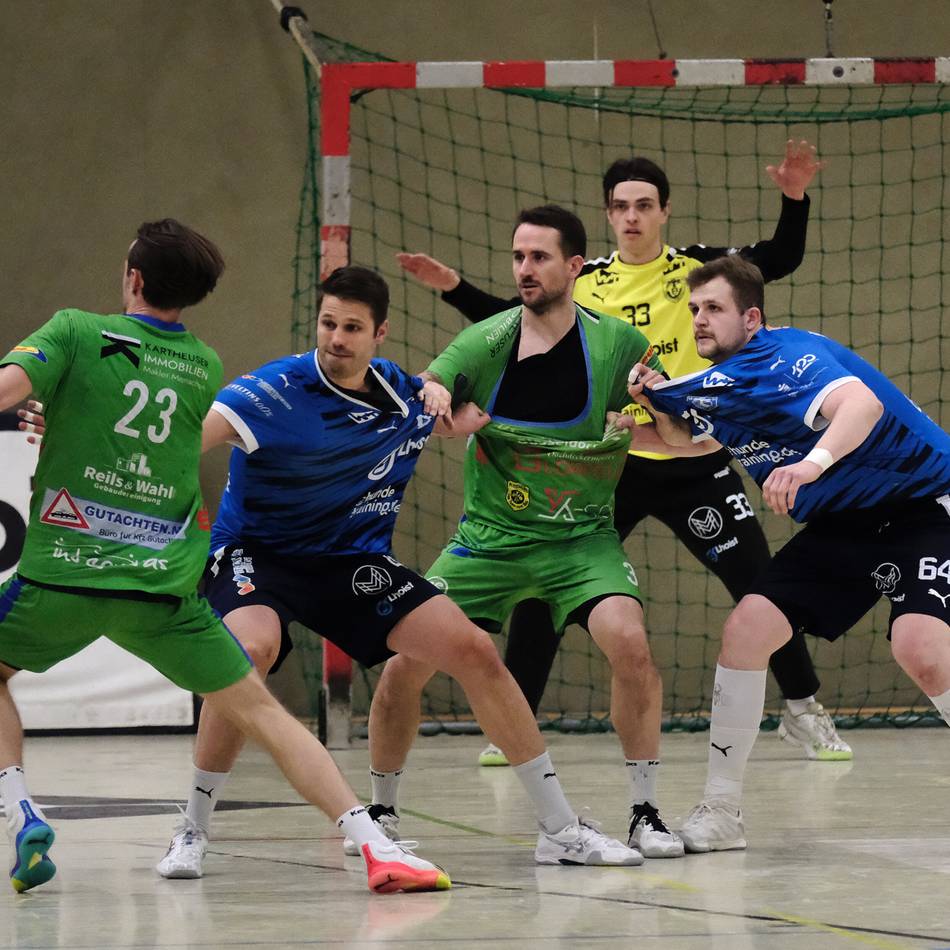 Rote Karten, harte Zweikämpfe: ME-Sport feiert im Wülfrather Hexenkessel die Derby-Revanche