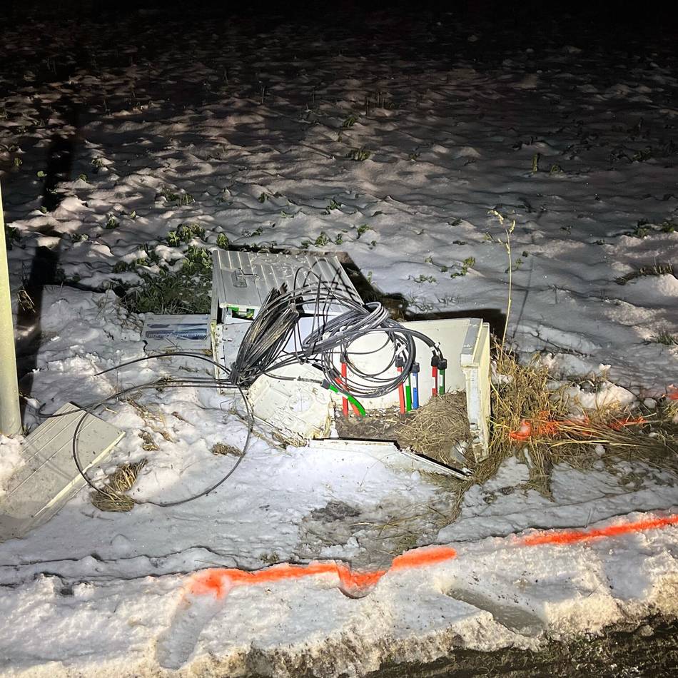 Unfall in Kapellen: Auto rammt Verteilerkasten und beschädigt ihn schwer