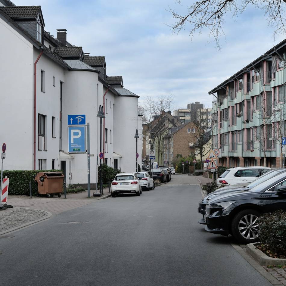 Krisenstab eingerichtet: Verdacht auf Bombenfund in der Ratinger Innenstadt