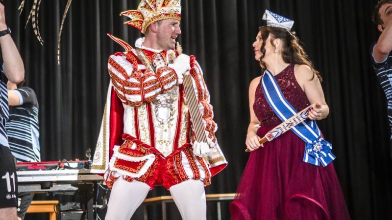 Endspurt vor den tollen Tagen: Prinzenpaar bringt Karneval in Schulen – „bei Teenagern geht Begeisterung verloren“