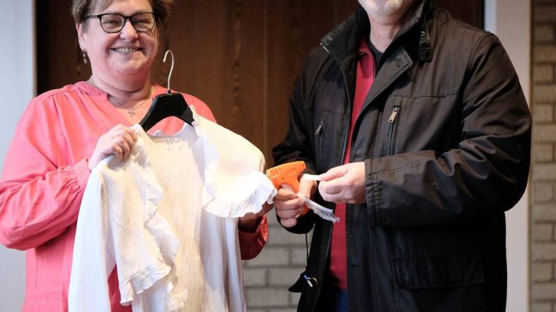 Pfarrzentreum St. Suitbertus Heiligenhaus: Börse für Kommunionkleider – und Karneval