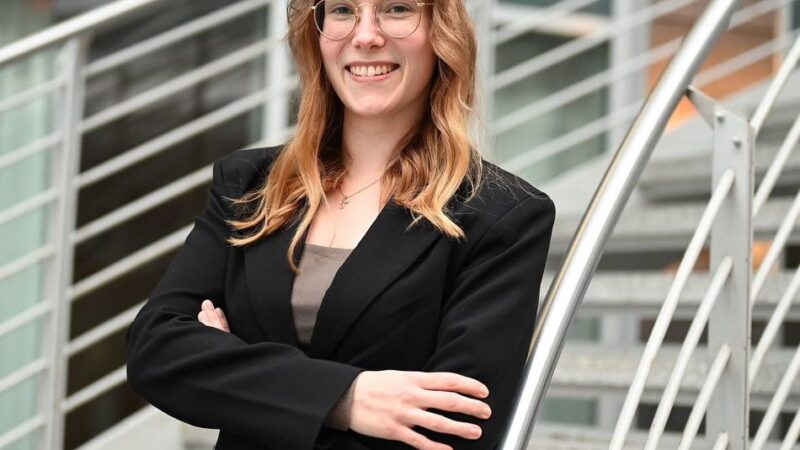 Sarah-Lee Konstantin von der Hückeswagener Firma Zooma: IHK-Beste auf dem  „zweiten Bildungsweg“