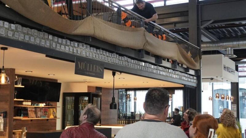 Hilfe in Mönchengladbach: Markthalle spendet 4000 Euro für Johanniter-Wunsch-Ambulanz