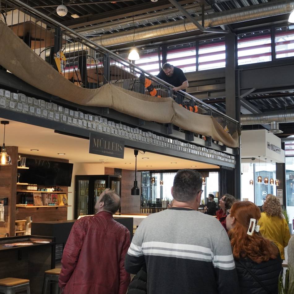 Hilfe in Mönchengladbach: Markthalle spendet 4000 Euro für Johanniter-Wunsch-Ambulanz