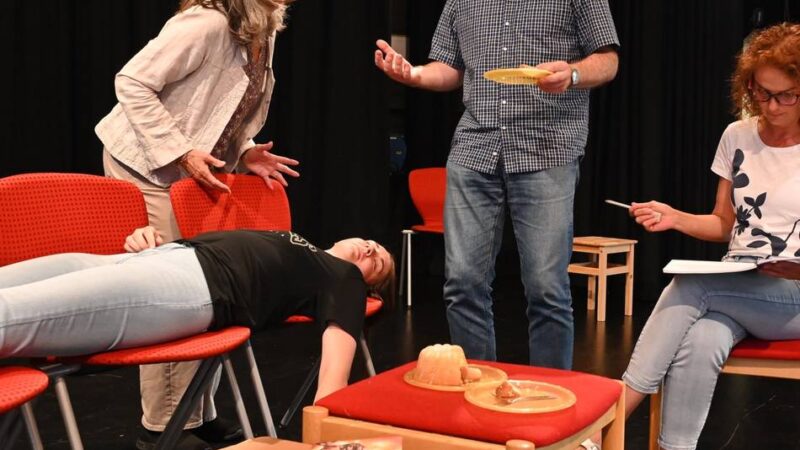 Theater in Radevormwald: „MaskeRader“ führen eine turbulente Komödie auf