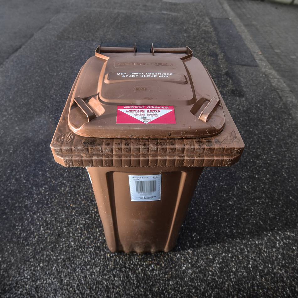 Müllabfuhr in Kleve: Biomüll friert in der braunen Tonne häufig fest