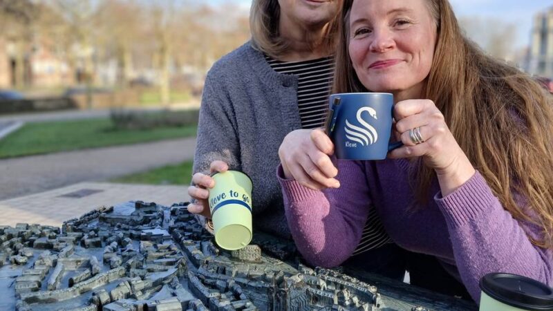 „Kleve to go“: Neue Souvenirs mit Klever Motiven bei der Wirtschaftsförderung