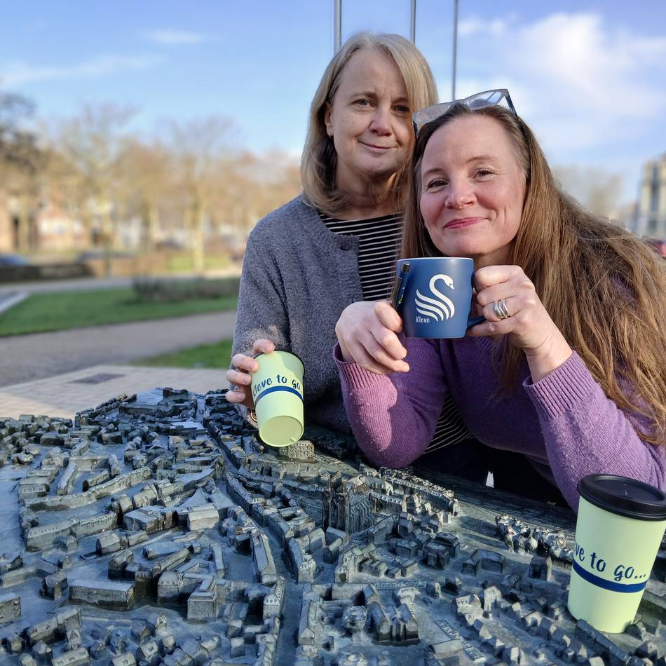 „Kleve to go“: Neue Souvenirs mit Klever Motiven bei der Wirtschaftsförderung