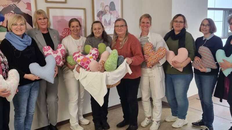 Rührende Aktion in Erkelenz: Herzkissen für Brustkrebspatientinnen