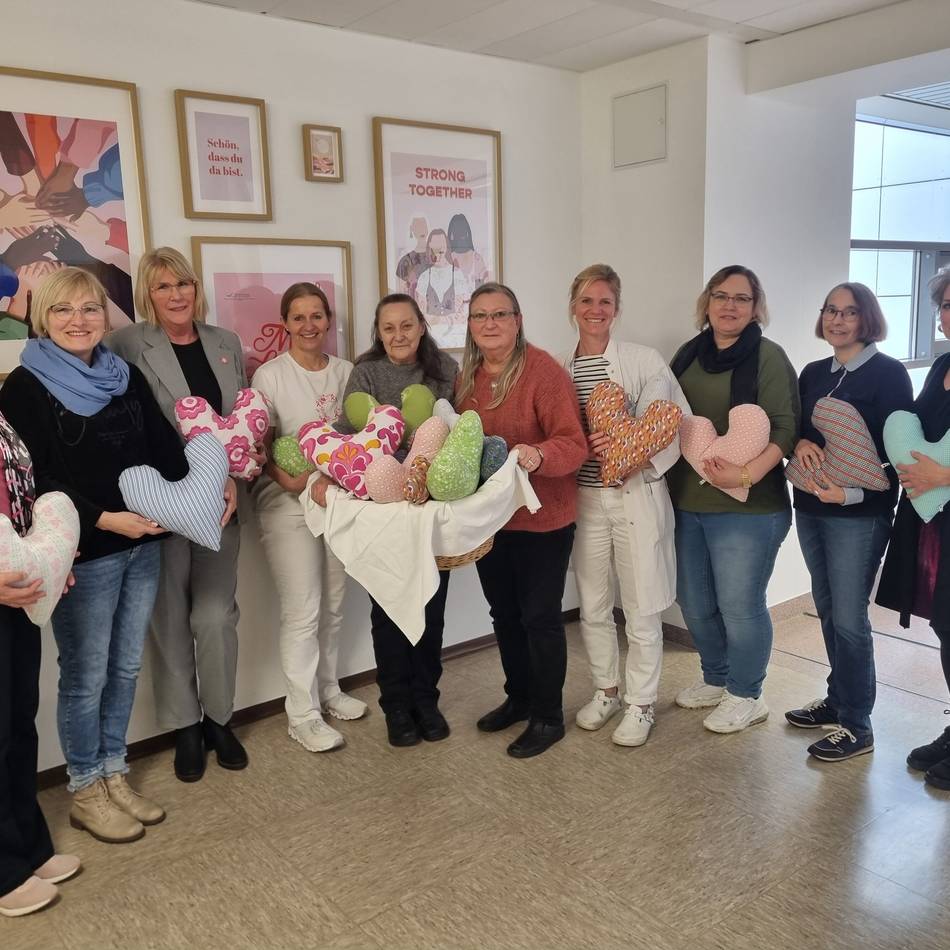 Rührende Aktion in Erkelenz: Herzkissen für Brustkrebspatientinnen