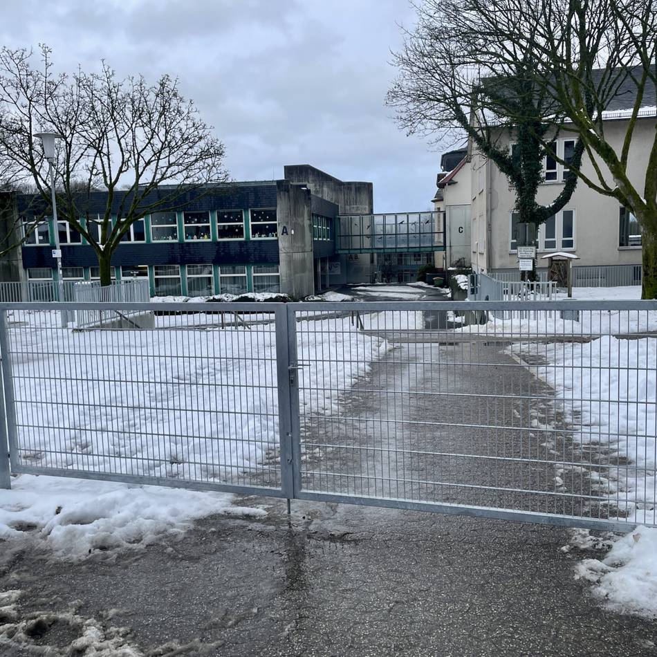 Winterlicher Schulstart in Wermelskirchen: „Im großen Stil haben wir es lange nicht mehr gemacht“