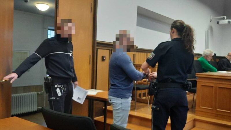 Landgericht Kleve: 26-Jähriger aus Emmerich vor Gericht – drohte er Polizisten mit dem Tod?