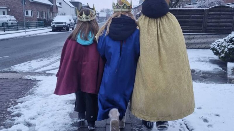 Sternsinger in Jüchen: Caspar, Melchior und Balthasar ziehen durch die Stadt