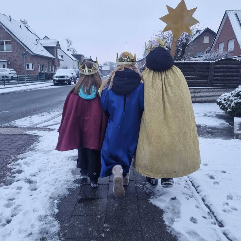 Sternsinger in Jüchen: Caspar, Melchior und Balthasar ziehen durch die Stadt