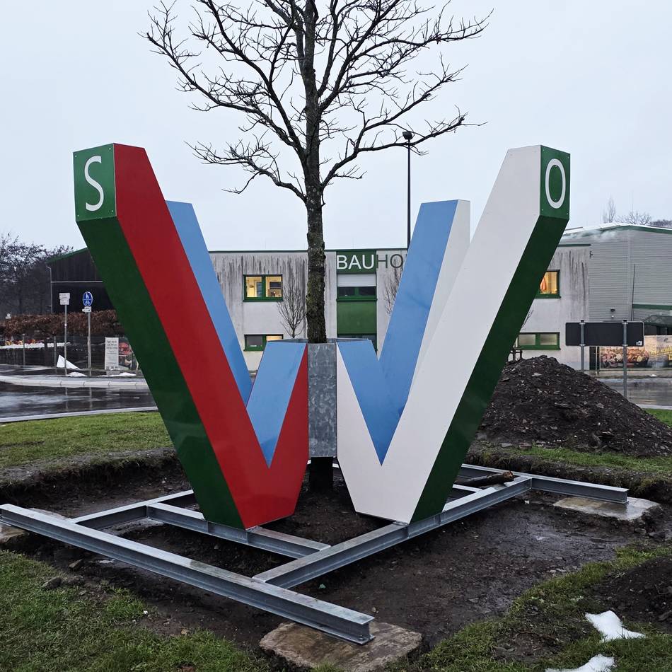 Kreisverkehr am gemeinsamen Bauhof: Wipperfürther Kompassrose von Hückeswagener Firma