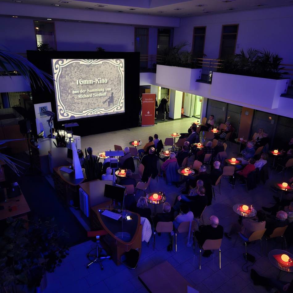Stummfilmabend der Sparkasse: 600 für den guten Zweck beim Stummfilmabend