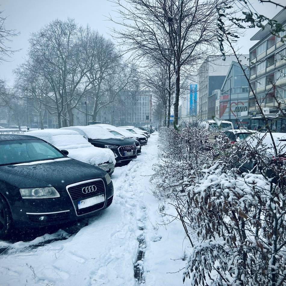 Wetterlage: Viel Neuschnee am Mittwoch – mehrere Unfälle auf Duisburger Straßen