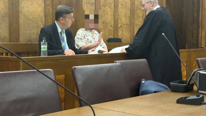 Prozess in Duisburg: 59-jährige Ukrainerin soll demente Mutter erwürgt haben