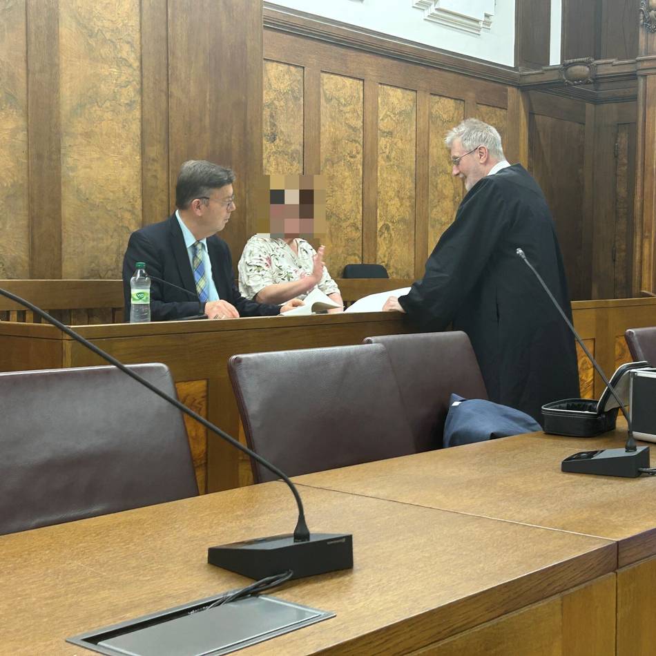 Prozess in Duisburg: 59-jährige Ukrainerin soll demente Mutter erwürgt haben